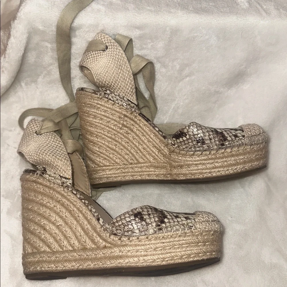 EUC Vince Vamuto Snakeskin Wedge Sandals